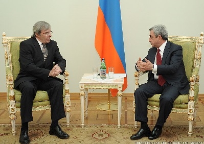 Новоназначенный посол Канады вручил президенту Армении верительные грамоты