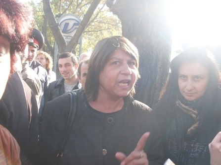 Демонстрация сотрудников завода «Наирит» перед резиденцией президента (фоторепортаж)