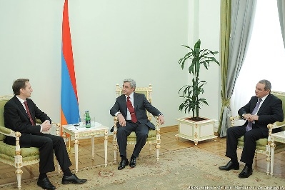 В преддверии саммита ОБСЕ, глава администрации президента России  прибыл в Армению
