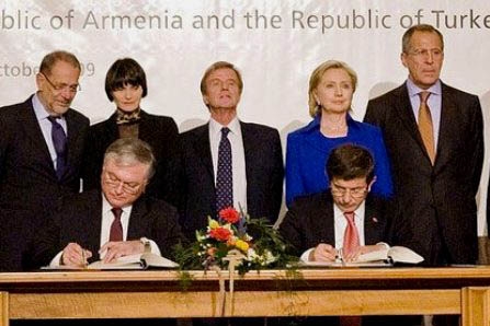 Глава МИД Турции: «… в случае обострения ситуации, Турция вновь закроет границу»