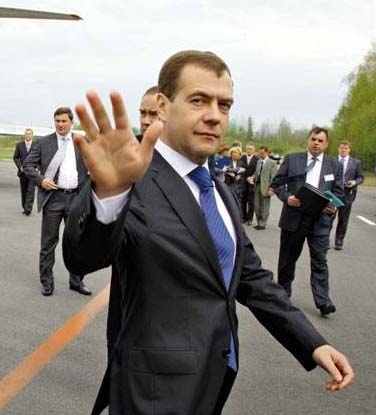Медведев не исключает возможности выдвинуть свою кандидатуру на второй срок