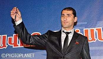 Капитан сборной Армении получит награду от УЕФА