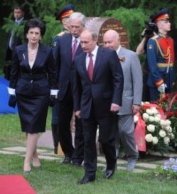 Путин и Бурджанадзе открыли в Москве аналог взорванного в Грузии мемориала