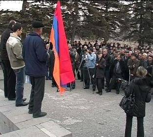 Գյումրեցի անհատ տաքսու վարորդների բողոքի ակցիային միացել են նաև վանաձորցիները ու մերժել նախագահականի  առաջարկությունները