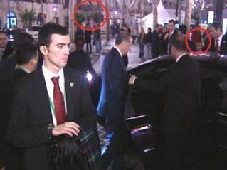 В премьер-министра Турции метнули ботинок