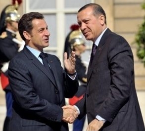 Թուրքիայի վարչապետը մեկնել է Ֆրանսիա