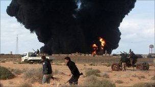 НАТО обсуждает варианты вмешательства в ситуацию в Ливии  