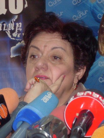 Կարինե Դանիելյան. «Ամբողջ Երևանը ահազանգում է»