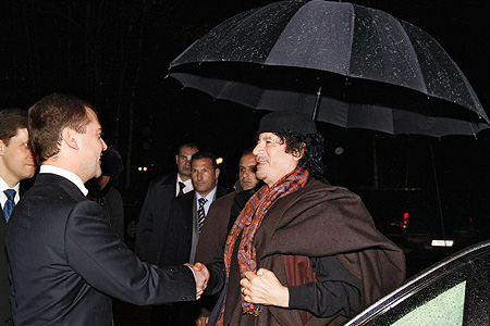 Медведев объявил Каддафи персоной нон грата  