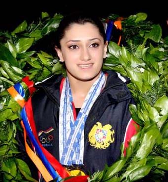 Чемпионка мира по  тяжелой атлетике Назик Авдалян попала в аварию