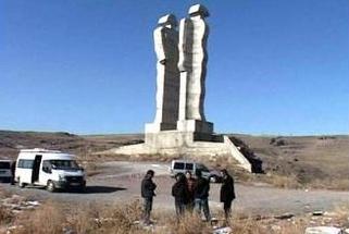Աշխարհի ԶԼՄ–ներ. «Հայ–թուրքական բարեկամությունը քանդվեց Կարսի հուշարձանի հետ»