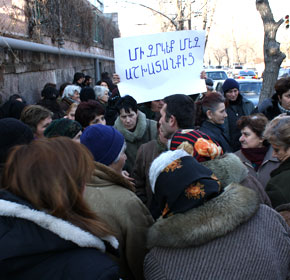 Граждане, занимающиеся уличной торговлей, продолжают акции протеста  