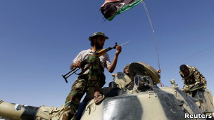 Լիբիայի  ապստամբները Տրիպոլիի  դարպասների մոտ մարտի են բռնվել իշխանական զորքերի հետ