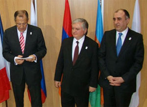Сегодня состоится встреча глав МИД Армении, России и Азербайджана