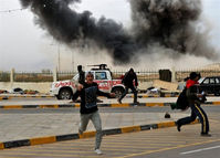 Силы Каддафи отбили атаку повстанцев на город Эз-Завия