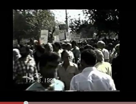 Демонстранты считают Левона Тер-Петросяна предателем за сдачу Арцвашена (1992г.)