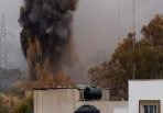 В районе резиденции Каддафи в Триполи прогремели три взрыва
