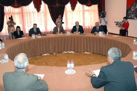 Завершился шестой раунд диалога между властями и АНК  