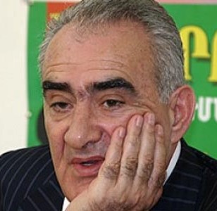 Галуст Саакян опроверг информацию о назначении Карена Карапетяна премьер-министром