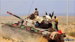 Автоколонна Каддафи с грузом золота, евро и долларов пересекла границу с Нигером