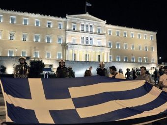 Հույն ուսանողները շրջափակել են պետական հեռուստաընկերության շենքը