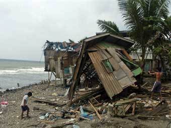 Из-за тайфуна на Филиппинах эвакуировали 50 тысяч человек