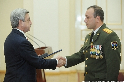 Սերժ Սարգսյանը հրամանագիր է ստորագրել Բանակի օրվա առթիվ