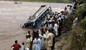 В Непале автобус упал в реку: 35 погибших