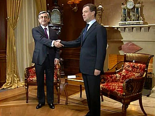 Президенты Армении и России проводят переговоры в Кремле
