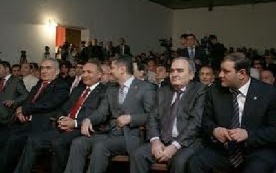 Почему рушится пирамида власти?  