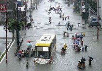 Число жертв обрушившегося на Филиппины урагана превысило 650 человек