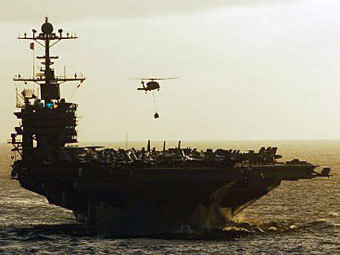 В район учений ВМС Ирана прибыл американский авианосец