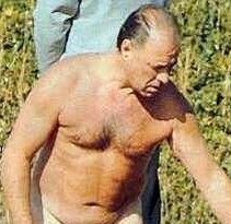 Фото обнаженного Берлускони могут попасть в прессу