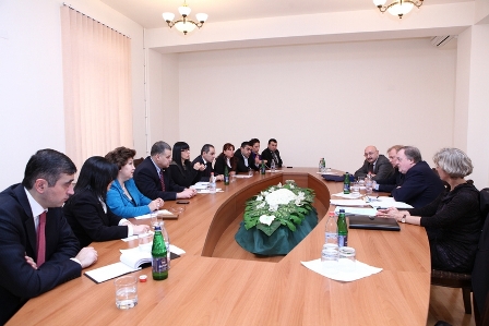 …но зачем же стол ломать? 