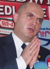 42 ավագ դպրոցի ծնողները դիմում են ԿԳ նախարար Արմեն Աշոտյանին