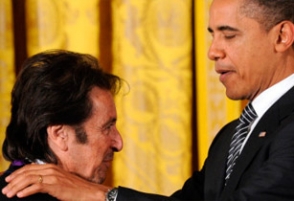 Обама вручил Аль Пачино медаль за достижения в сфере искусства
