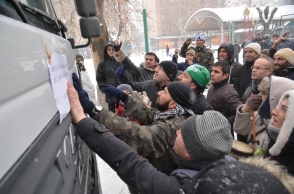 Полицейские потребовали от активистов освободить парк Маштоца