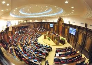 Самвел Никоян обсудил вопрос голосования депутатами вместо отсутствующих коллег