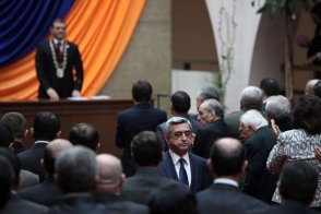 Парк Маштоца и «уши» президентского дворца