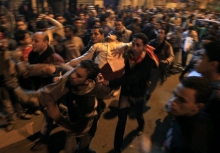 Более 600 человек пострадали в столкновениях в центре Каира  