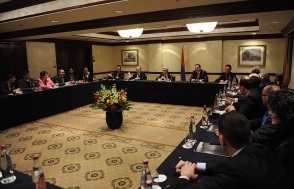 Սերժ Սարգսյանը հանդիպել է Բելգիայի հայկական կազմակերպությունների ներկայացուցիչների հետ