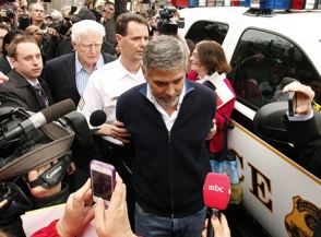 Джорджа Клуни освободили