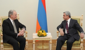 Министр иностранных дел Беларуси прибыл в Армению