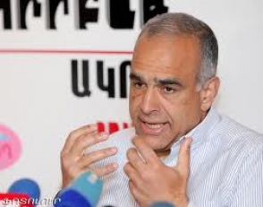 Րաֆֆի Հովհաննիսյանը լրագրողների հարցերին չի պատասխանում