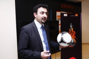 Orange. ««Գտիր գնդակը» խաղի հաղթողներից մեկը հնարավորություն կունենա ներկա գտնվելու ՈՒԵՖԱ EURO 2012™-ի Իտալիա-Իսպանիա հանդիպմանը»