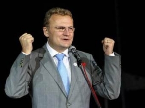 Мэр Львова возмущен тем, что УЕФА транслирует матчи в фан-зоне на русском языке