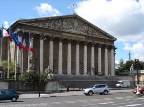 Социалисты сформируют в парламенте Франции большинство