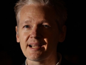 Джулиан Ассанж сделал первое публичное заявление из посольства Эквадора в Лондоне