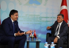 Саакашвили и Гюль обсудили вопросы региональной безопасности