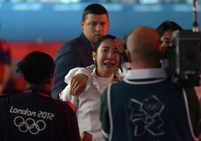 Հարավկորեուհի սուսերամարտիկը շուրջ մեկ ժամ բողոքարկել է մրցավարների որոշումը՝ չհեռանալով մրցասպարեզից